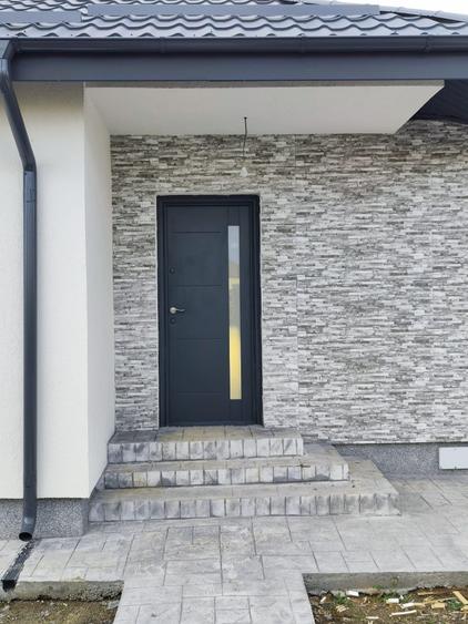 Casă individuală cu 4 camere cu Canalizare în Gulia