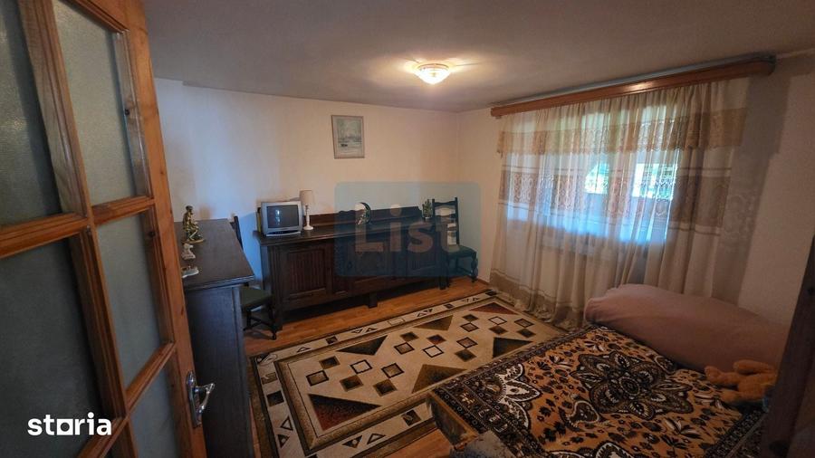Casă cu 6 camere cu Teren 750 Mp în Schela