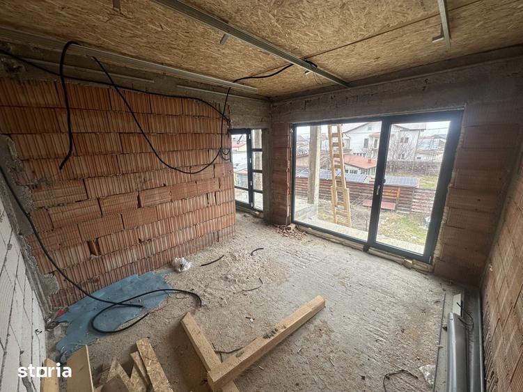 Casă cu 5 camere cu Teren 242 Mp în Ștefăneștii de Jos