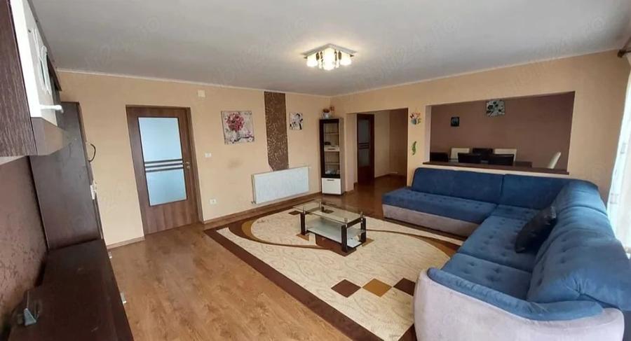 Casă cu 6 camere cu Teren 550 Mp în Central