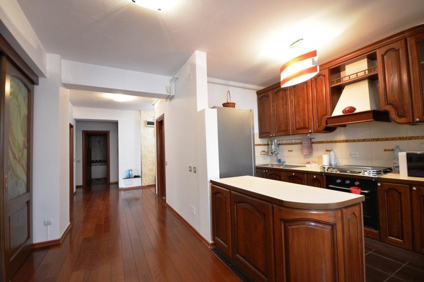 Apartament cu 3 camere decomandat, mobilat în Baba Novac