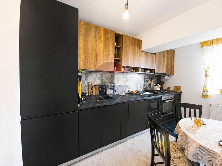 Apartament cu 3 camere decomandat, mobilat în Splaiul Unirii
