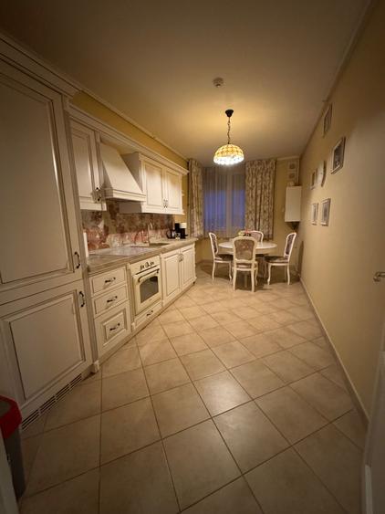 Apartament cu 3 camere decomandat în Exterior Vest