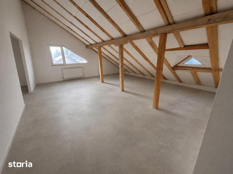 Casă cu 5 camere cu Teren 1000 Mp în Cristian