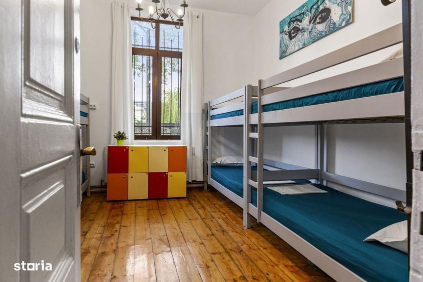 Casă cu 8 camere cu Canalizare în Central