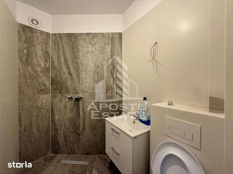 Apartament cu 3 camere în Plopi
