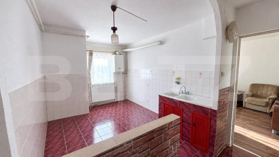 Apartament cu 4 camere decomandat în Călan