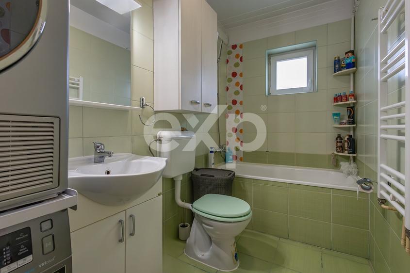Apartament cu 3 camere decomandat, mobilat în Dâmbovița
