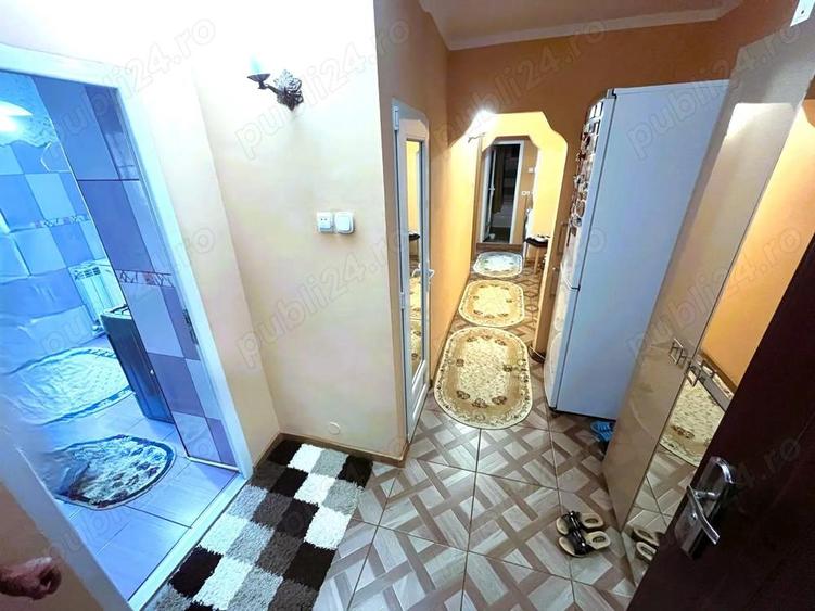 Apartament cu 3 camere decomandat în E3