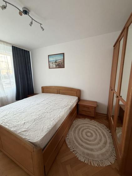 Apartament cu 3 camere semidecomandat în Grivița
