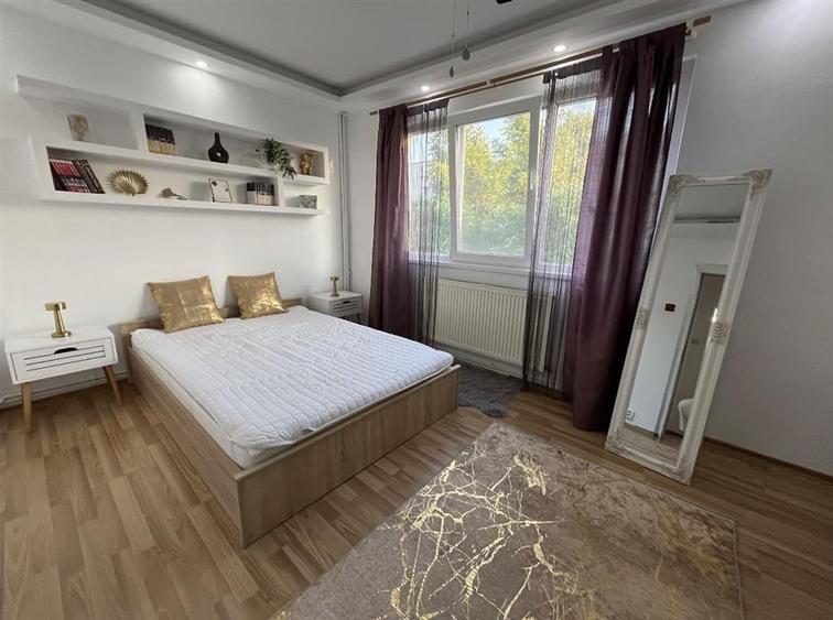 Apartament cu 2 camere semidecomandat în Podu Roș