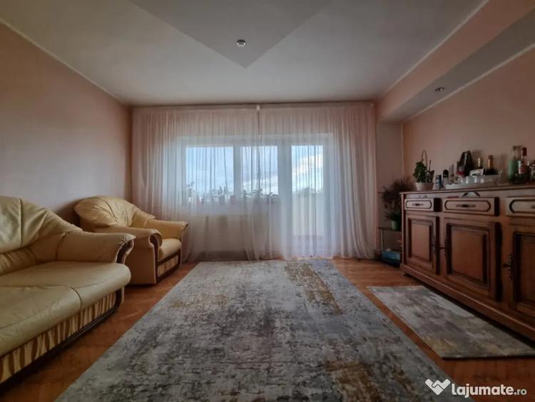 Apartament cu 3 camere decomandat, mobilat în Banca Națională