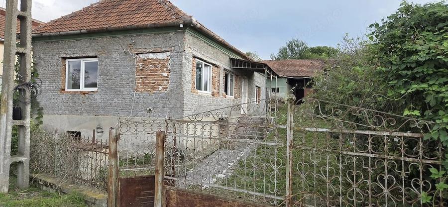 Casa de vanzare 955 mp 39 000 Euro negociabil