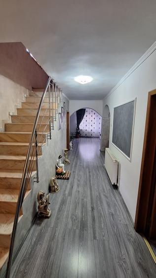 Casă cu 4 camere cu Teren 330 Mp în Lumina