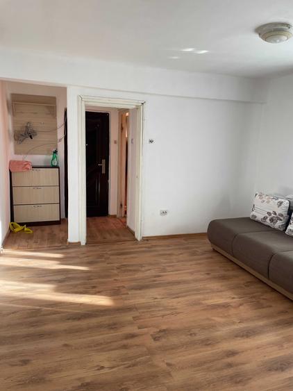 Apartament cu 2 camere decomandat în Ghimpați