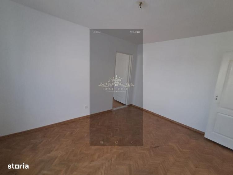 Apartament cu 3 camere decomandat în Central — fotografia 1