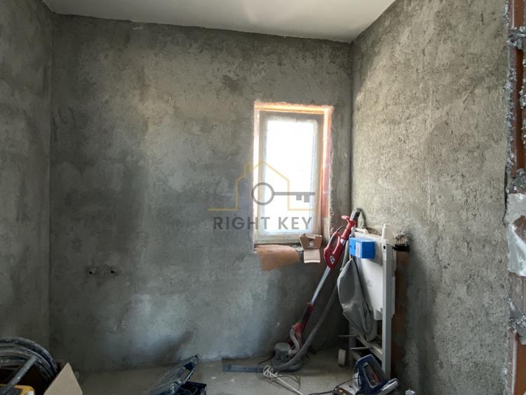 Casă individuală cu 4 camere cu Canalizare în Domnești
