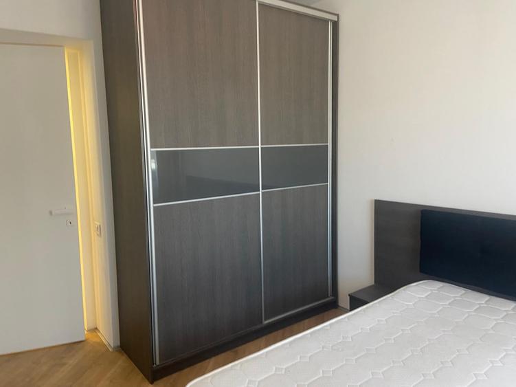 Apartament cu 3 camere semidecomandat în Pipera