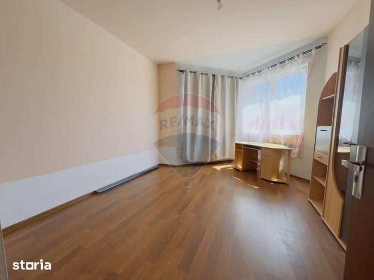 Casă cu 5 camere cu Teren 500 Mp în Paleu