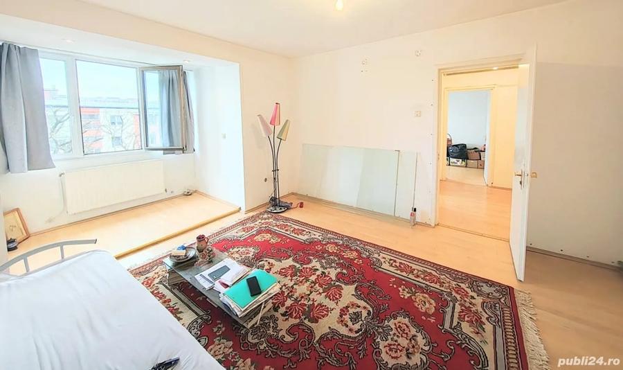 Apartament cu 3 camere semidecomandat în Hunedoara