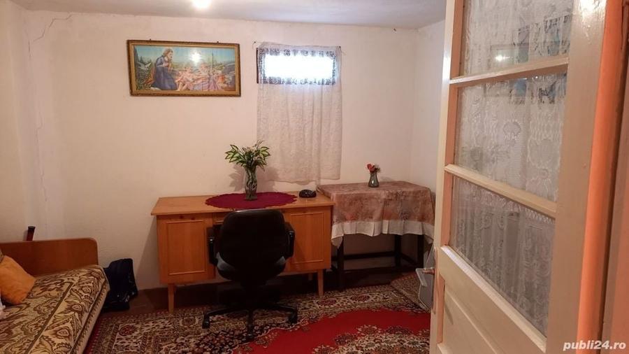 Casă cu 3 camere în Poienarii Burchii