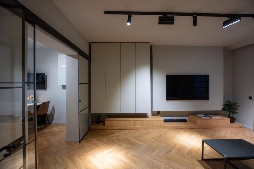Apartament cu 4 camere decomandat, mobilat în Sărari