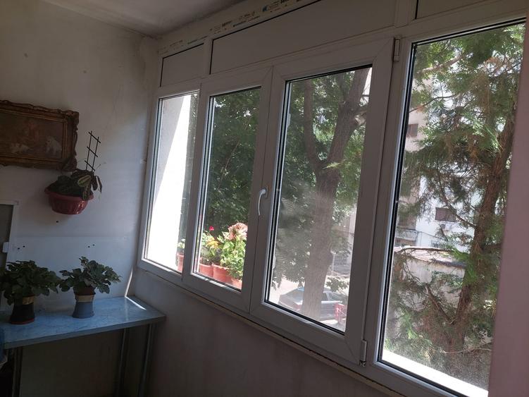 Apartament cu 3 camere semidecomandat în Baba Novac