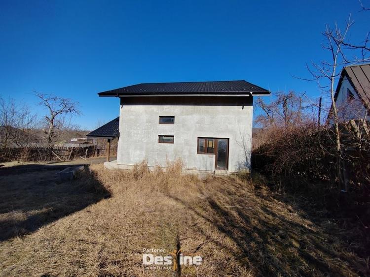 Casă individuală cu 4 camere cu Canalizare în Bârnova