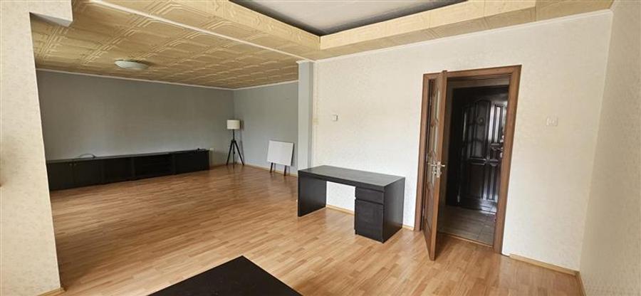 Apartament cu 3 camere semidecomandat în Eminescu