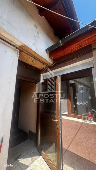 Casă cu 4 camere în Mehala