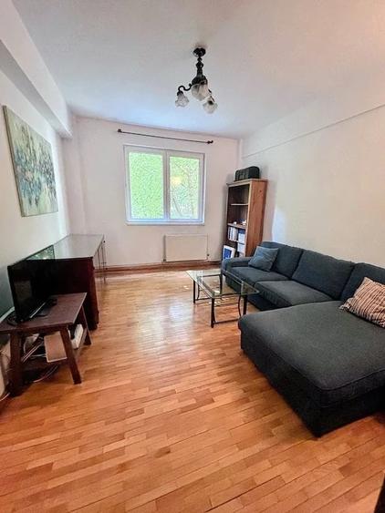 Apartament cu 3 camere decomandat în Jiului