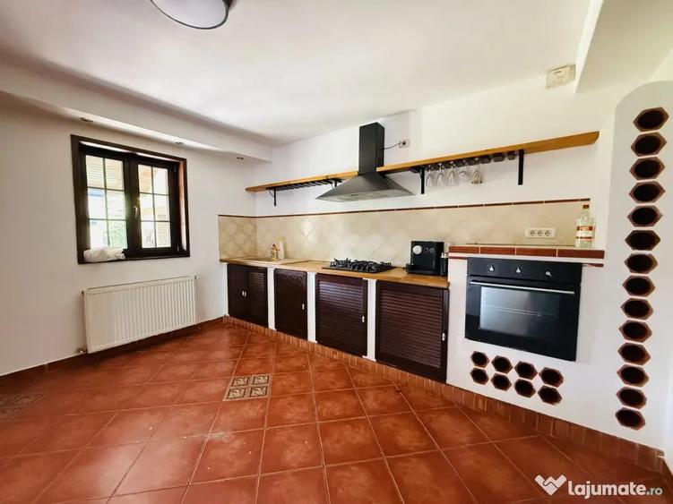 Casă cu 5 camere cu Teren 720 Mp în Sânmihaiu Român