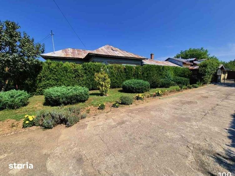 Casă cu 10 camere cu Teren 2529 Mp în Bolintin-Deal