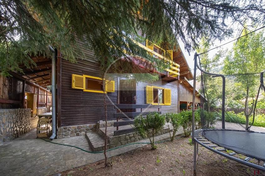 Casă cu Teren 214 Mp în Central