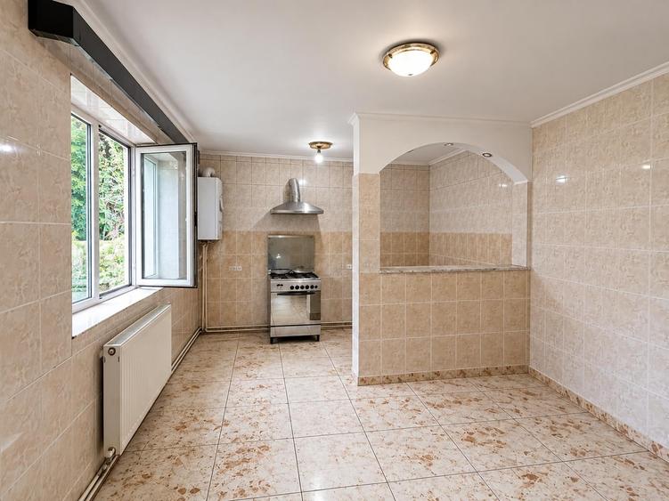 Casă individuală cu 4 camere cu Teren 600 Mp în Copou