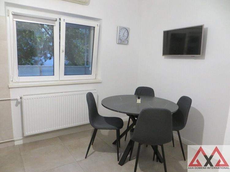 Apartament cu 3 camere decomandat, mobilat în Vitan