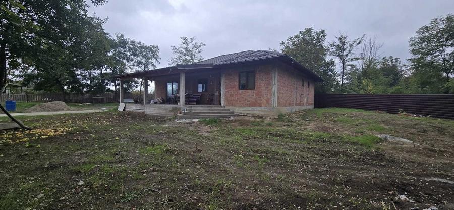Casă cu 4 camere în Trifești