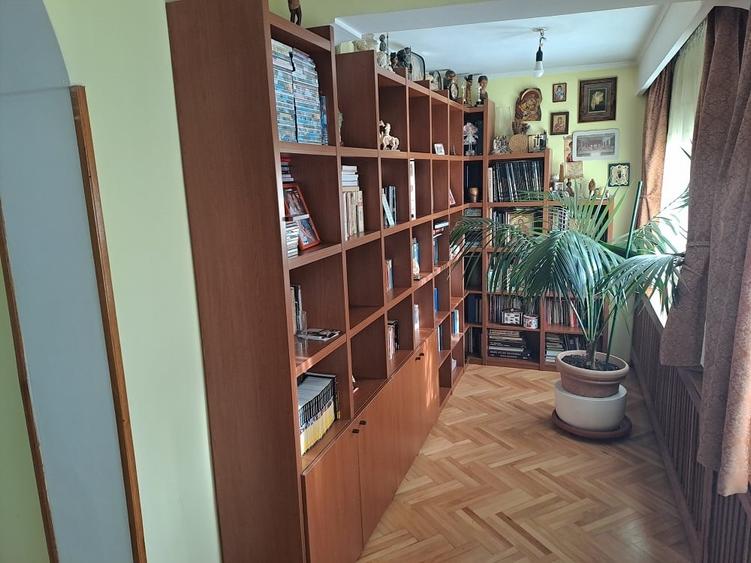 Casă individuală cu 6 camere cu Canalizare în Industriilor