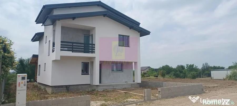 Casă cu 5 camere cu Teren 435 Mp în Săbăreni