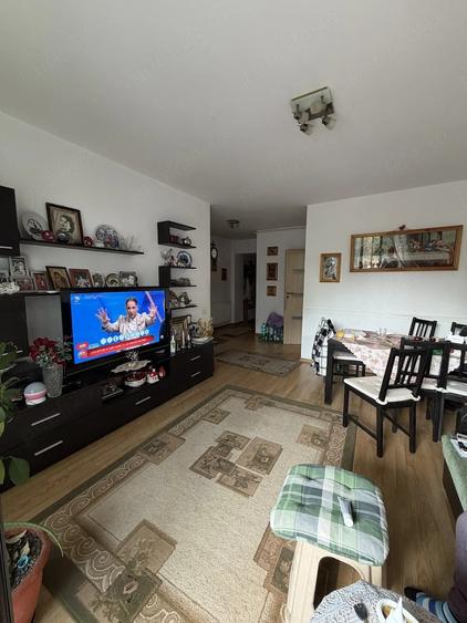 Apartament cu 3 camere în Dămăroaia