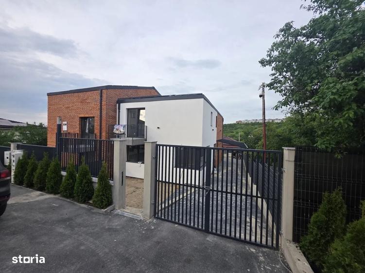 Casă cu 4 camere în Dealu Frumos
