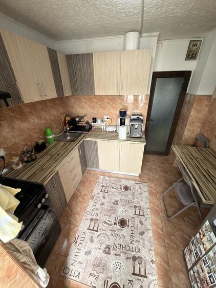 Apartament cu 3 camere decomandat în Tomești