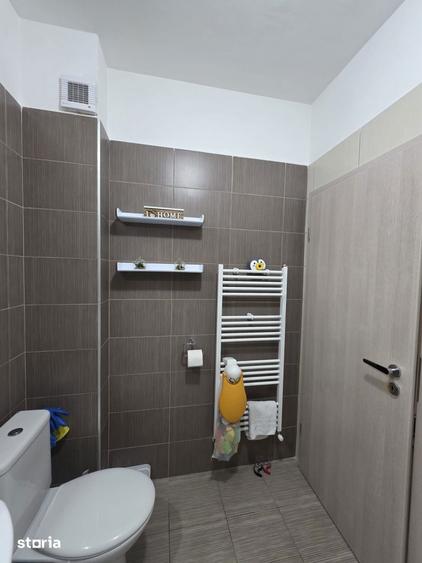 Apartament cu 3 camere semidecomandat în Dâmbul Rotund