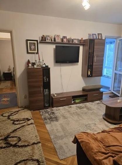 Apartament cu 3 camere decomandat, mobilat în Obor