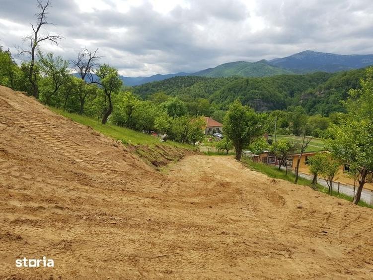 Teren de 4120 mp, în Uric