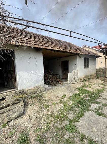 Casă cu 4 camere în Cărăndeni