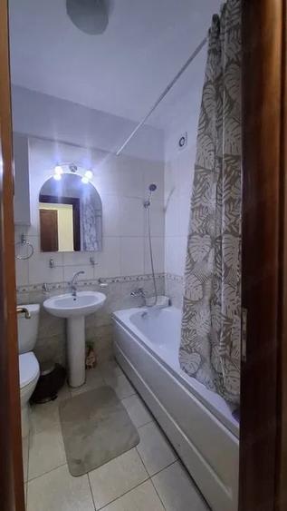 Garsonieră decomandată în Titan