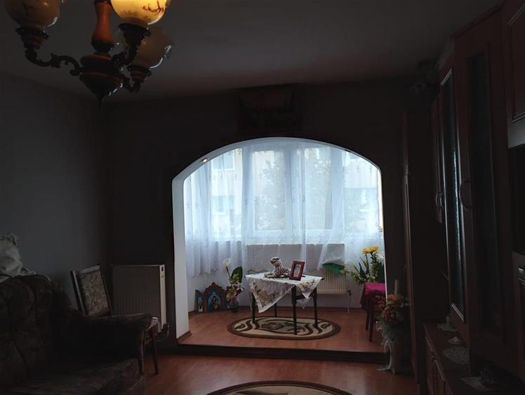 Apartament cu 3 camere decomandat, mobilat în Bistrița Lac