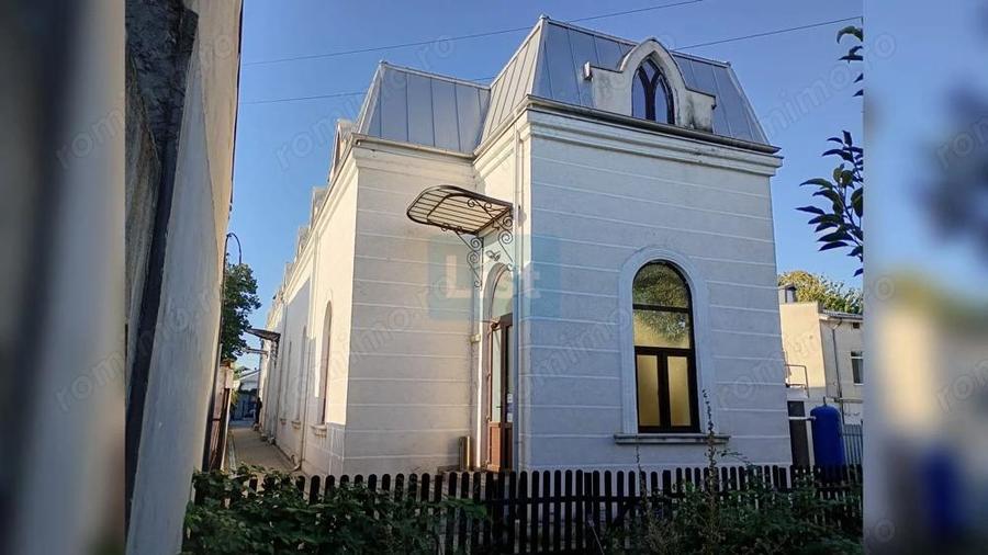 Casă cu Teren 978 Mp în Central