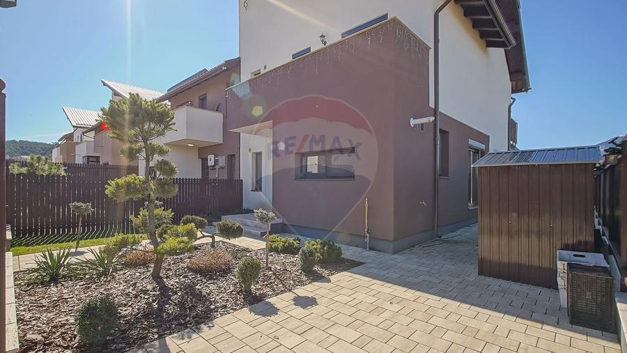 Duplex cu 4 camere cu Teren 250 Mp în Sud-Est